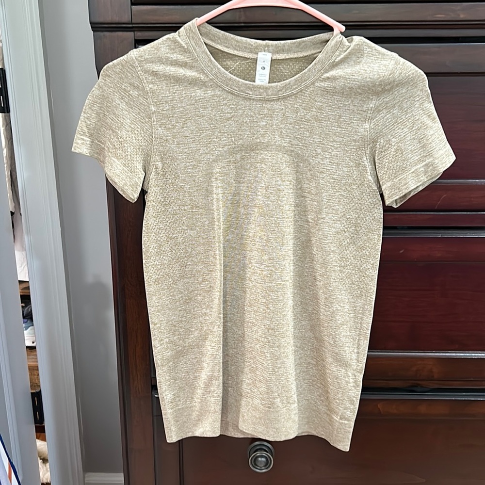 Lululemon relaxed fit short sleeve swiftly shirt!